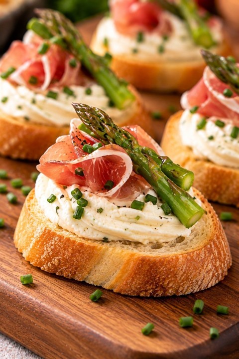 Crostini serrano y espárragos