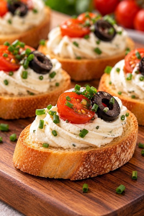 Crostini mousse mediterráneo